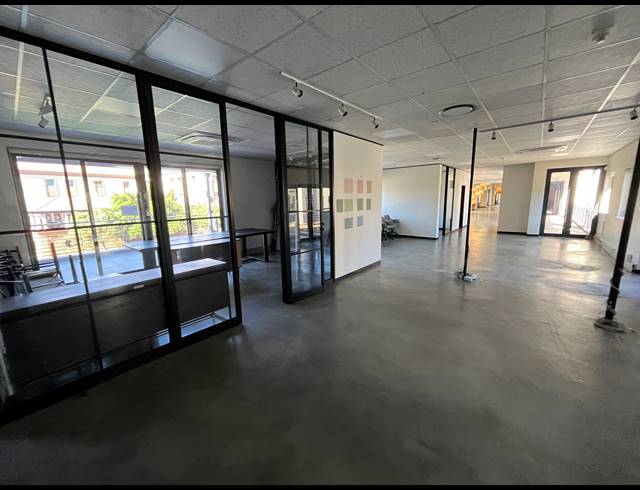 877M² OFFICE TO LET IN CENTURY CITY